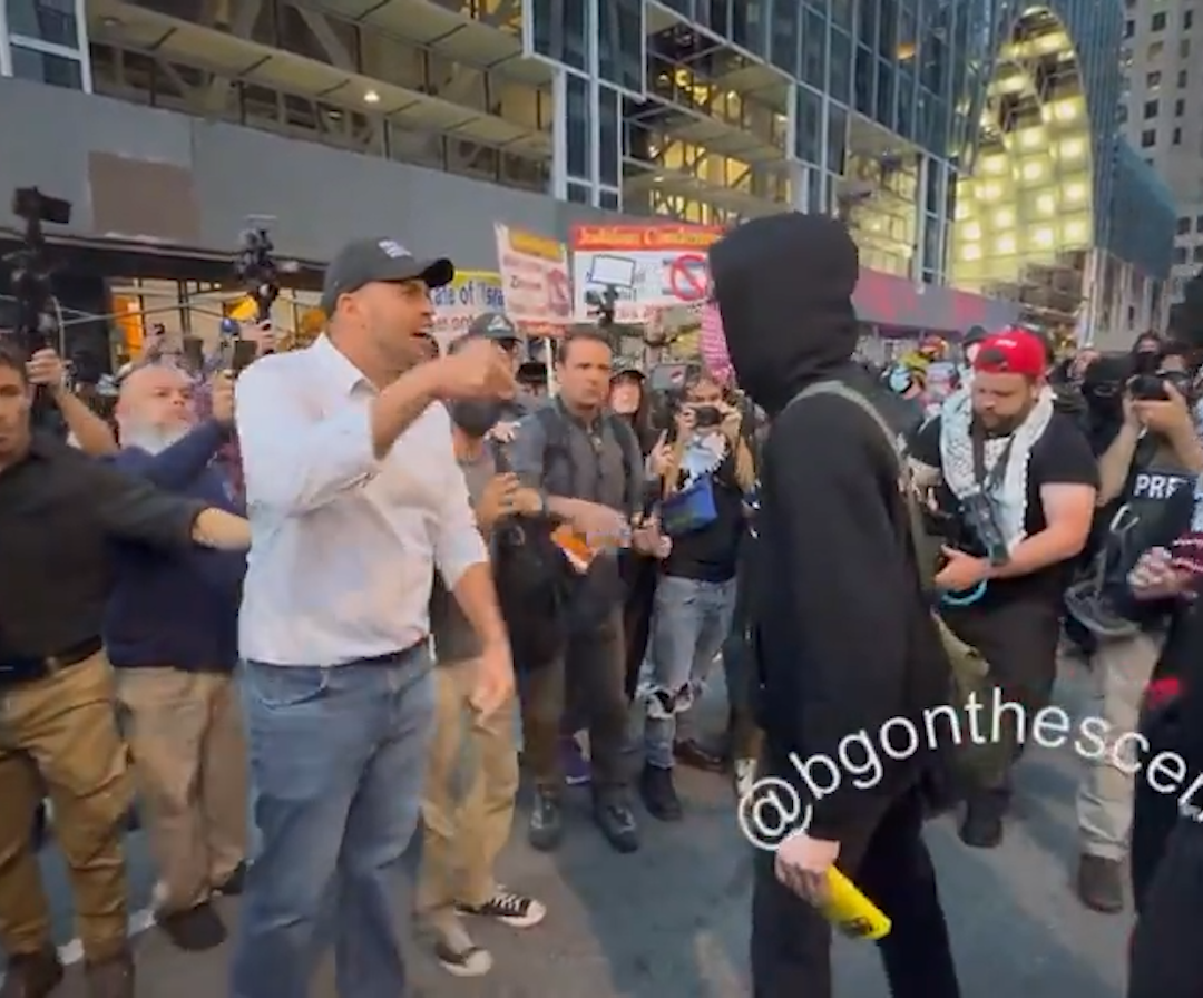 Patriot Confronts Flag-Burning Protesters at “Free Palestine” Rally as Tensions Erupt